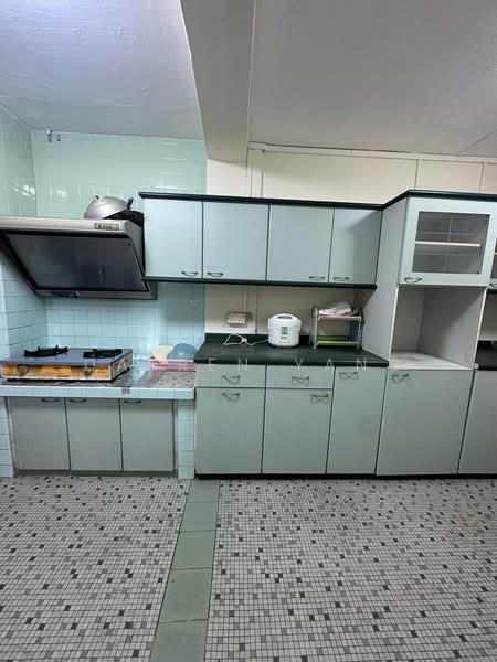 53 Lorong 5 Toa Payoh HDB Flat For Sale at S$ 418,888 | PropertyGuru Singapore - Kitchen