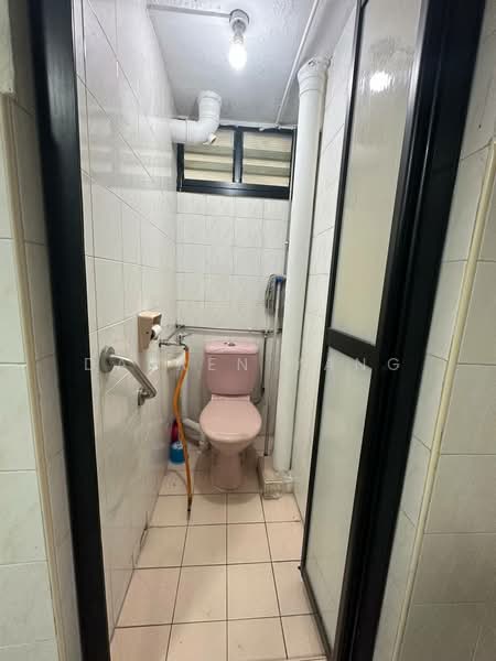 53 Lorong 5 Toa Payoh HDB Flat For Sale at S$ 418,888 | PropertyGuru Singapore - Bathroom