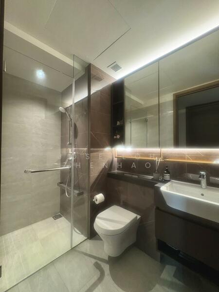 The Florence Residences Condominium For Sale at S$ 1,300,000 | PropertyGuru Singapore - Bathroom