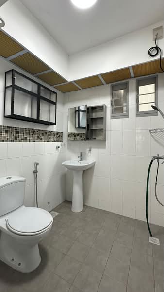 327C Anchorvale Road, 327C Anchorvale Road, 3 Bedrooms, 990 sqft, HDB Flat For Sale, by Keith Tan, 500038667 - Bathroom - PropertyGuru.com.sg