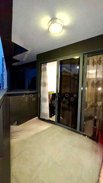 Commonwealth Towers Condominium For Sale at S$ 948,000 | PropertyGuru Singapore - Balcony