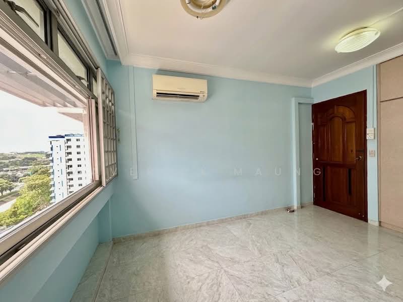 484A Choa Chu Kang Avenue 5 HDB Flat For Sale at S$ 540,000 | PropertyGuru Singapore - Bedroom 1