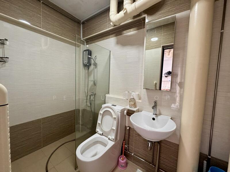 626 Choa Chu Kang Street 62 HDB Flat For Sale at S$ 765,000 | PropertyGuru Singapore - Bathroom