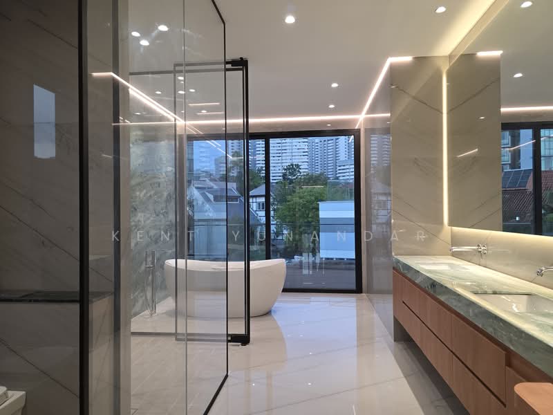 Holland Grove Drive New Semi Detached, Holland Grove Drive, 5 Bedrooms, 8,243 sqft, Semi-Detached House For Sale, by Kent YUNANDAR, 500038837 - Bathroom - PropertyGuru.com.sg
