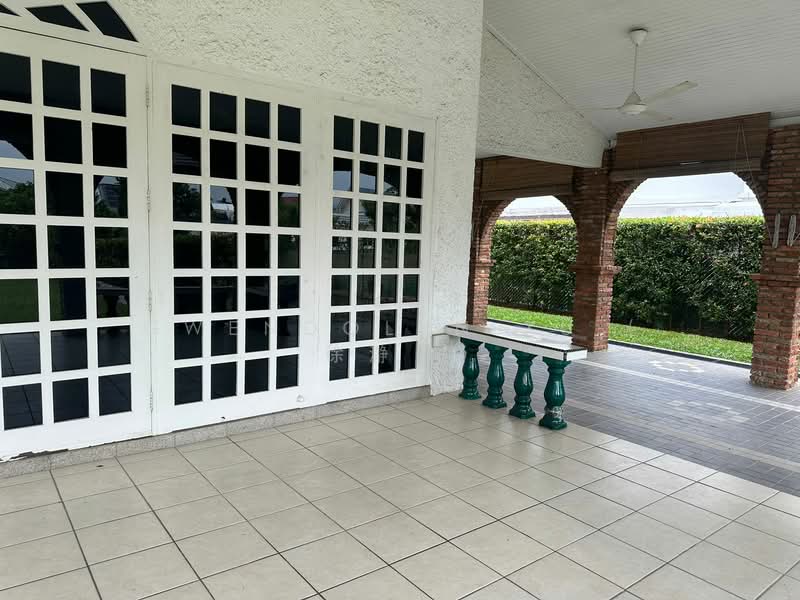 Old House Good Land Build Your Dream Home Bungalow House For Sale at S$ 25,000,000 | PropertyGuru Singapore - Exterior