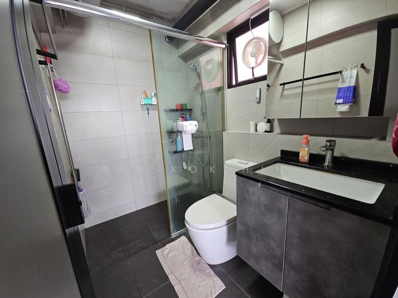 286 Bishan Street 24 HDB Flat For Sale at S$ 1,550,000 | PropertyGuru Singapore - Bathroom