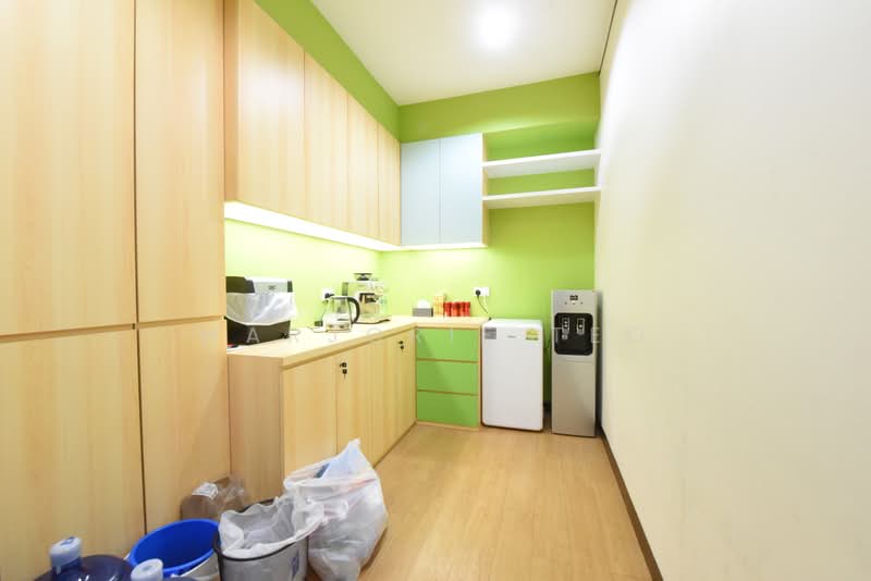 HI-floor 2,200sf Fully Furnished Office @ Suntec City Tower 2, , 2,200 sqft, Office For Rent, by Marjorie Teo, 500039072 - Kitchen - CommercialGuru.com.sg