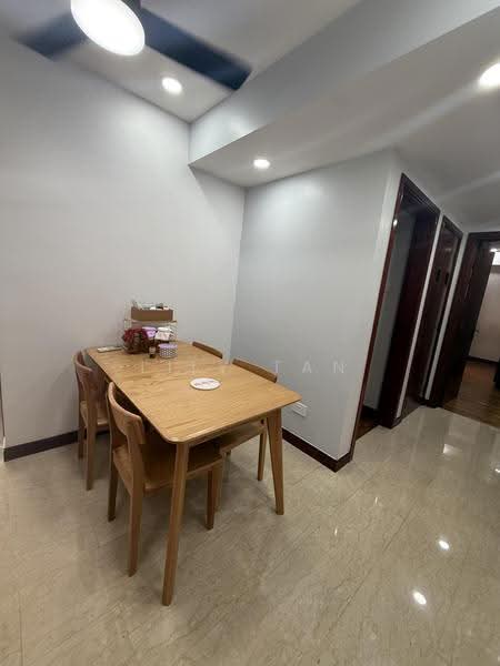 The Mayfair, 1 Jurong East Street 32, Boon Lay / Jurong / Tuas, 2 Bedrooms, 893 sqft, Condominium For Sale, by Lily Tan, 500039085 - Dining Room - PropertyGuru.com.sg