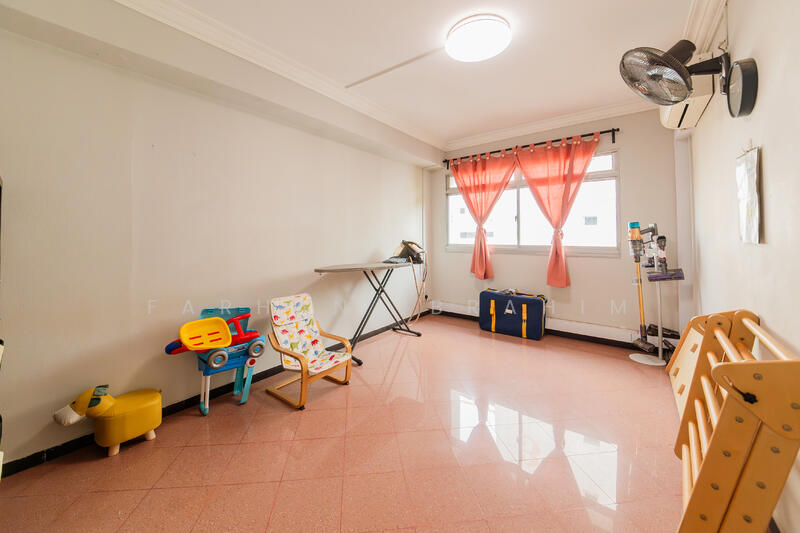 For Sale - 352 Tampines Street 33