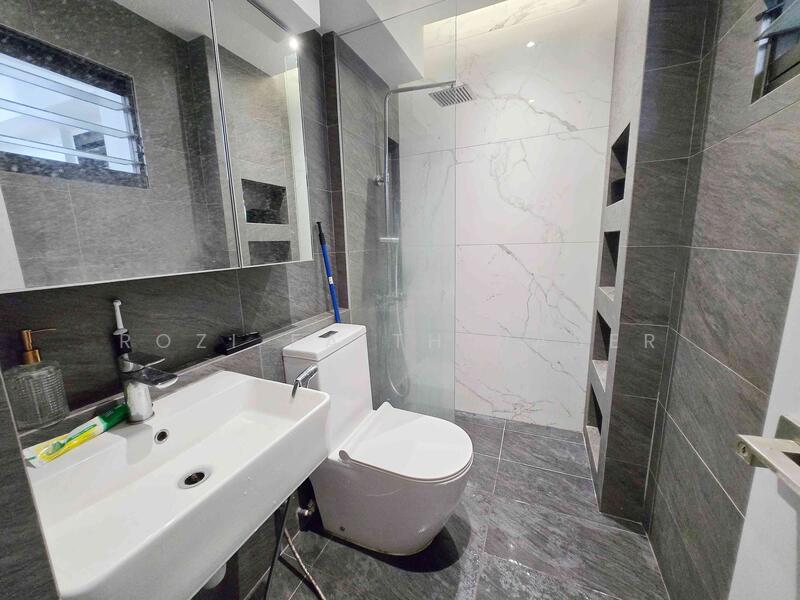 For Sale - 585 Woodlands Drive 16