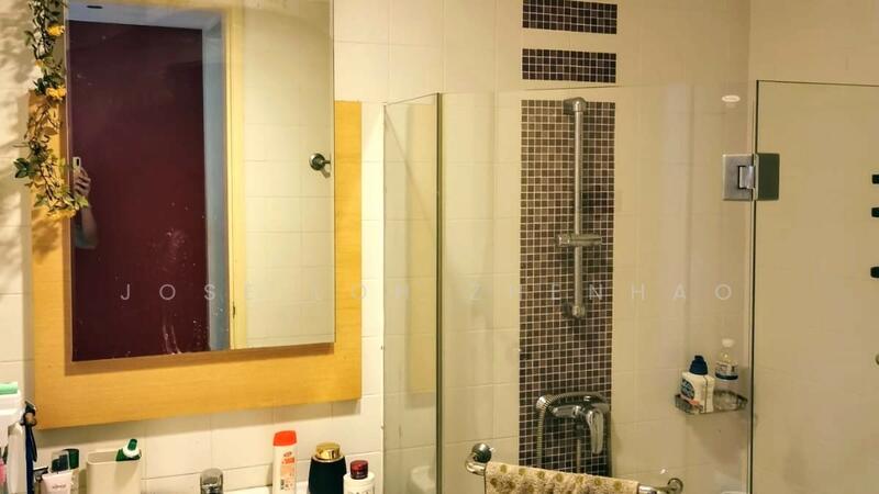Dahlia Park Condo Condominium For Sale at S$ 1,560,000 | PropertyGuru Singapore - Bathroom