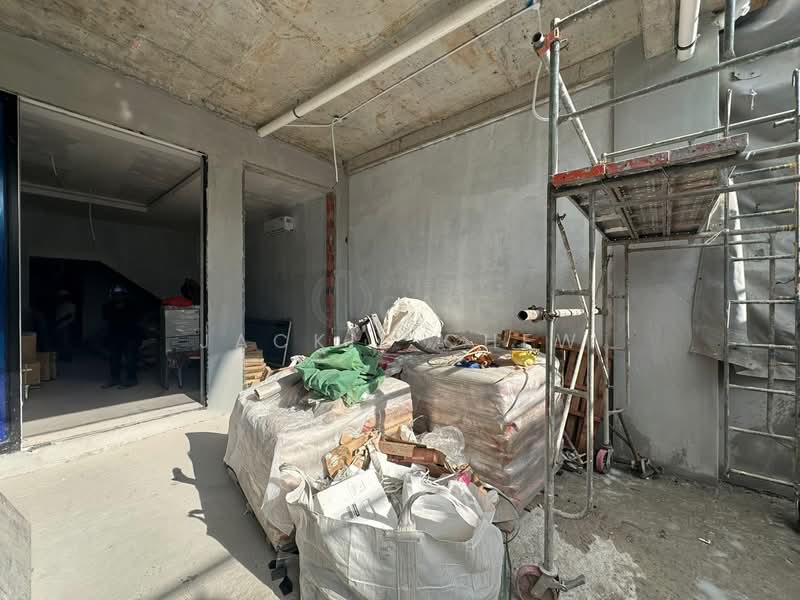 ❤️GIANT⚡️Brand New 4 Lvls Inter-Terrace in Sembawang Hills Estate w Attic & Lift!, Upper Thomson Road/ Casuarina Road/ Sembawang Hills Drive, 6 Bedrooms, 3,648 sqft, Terraced House For Sale, by Jackie Chew, 500039426 - Interior - PropertyGuru.com.sg