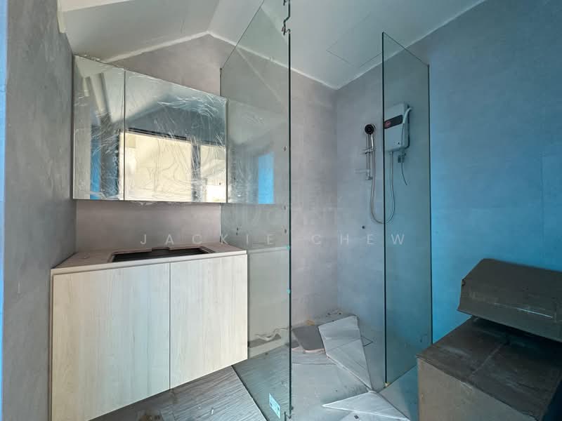 ❤️GIANT⚡️Brand New 4 Lvls Inter-Terrace in Sembawang Hills Estate w Attic & Lift!, Upper Thomson Road/ Casuarina Road/ Sembawang Hills Drive, 6 Bedrooms, 3,648 sqft, Terraced House For Sale, by Jackie Chew, 500039426 - Bathroom - PropertyGuru.com.sg