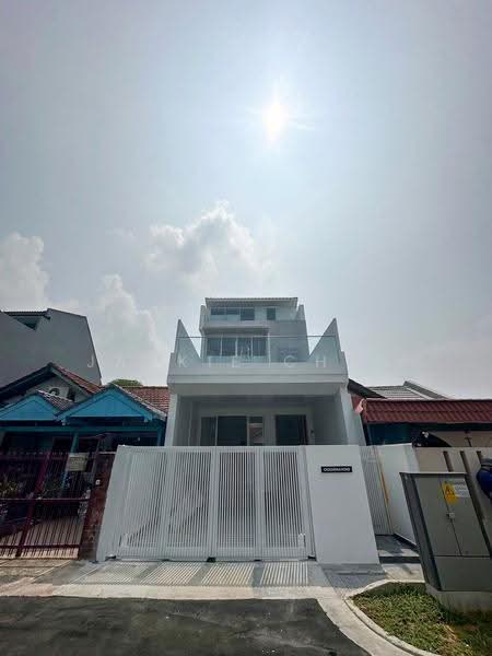 ❤️GIANT⚡️Brand New 4 Lvls Inter-Terrace in Sembawang Hills Estate w Attic & Lift!, Upper Thomson Road/ Casuarina Road/ Sembawang Hills Drive, Ang Mo Kio / Bishan / Thomson, 6 Bedrooms, 3,648 sqft, Terraced House For Sale, by Jackie Chew, 500039426 - Exterior - PropertyGuru.com.sg