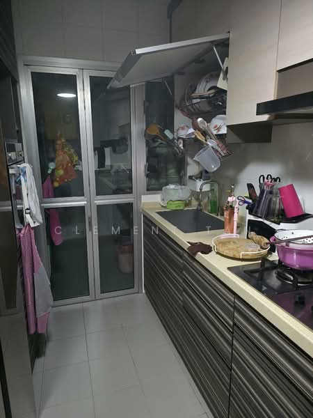 426D Yishun Avenue 11 HDB Flat For Sale at S$ 700,000 | PropertyGuru Singapore - Kitchen