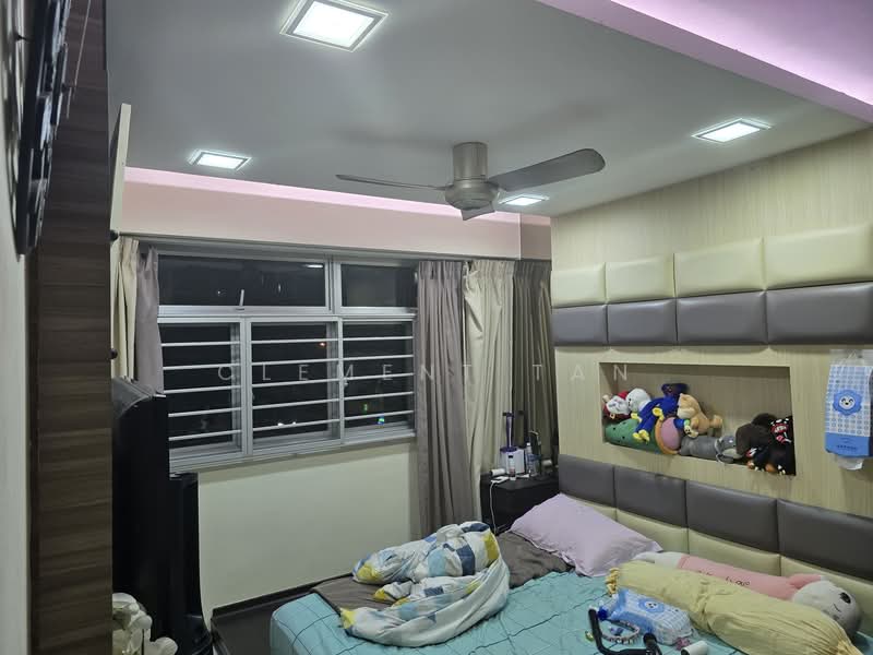 426D Yishun Avenue 11 HDB Flat For Sale at S$ 700,000 | PropertyGuru Singapore - Bedroom