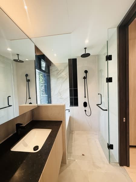 Jervois Mansion, 12 Jervois Close, 4 Bedrooms, 1,539 sqft, Condominium For Rent, by Gareth Chua, 500039702 - Master Bathroom - PropertyGuru.com.sg