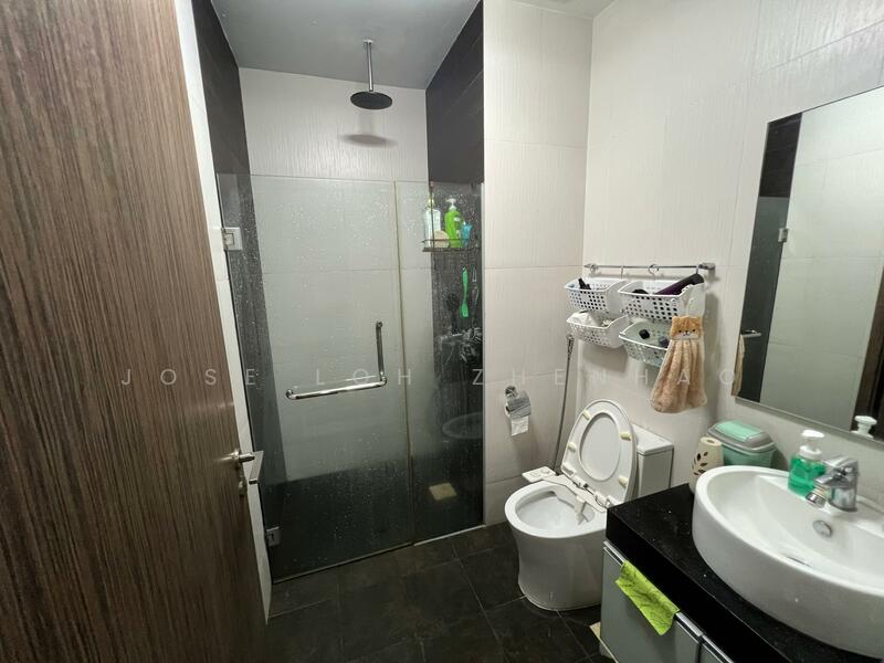Parc Rosewood Condominium For Sale at S$ 665,000 | PropertyGuru Singapore - Bathroom