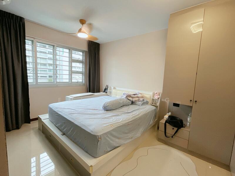 183B Woodlands Street 13 HDB Flat For Sale at S$ 700,000 | PropertyGuru Singapore - Master Bedroom