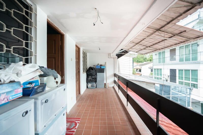 Balcony shared by common rooms