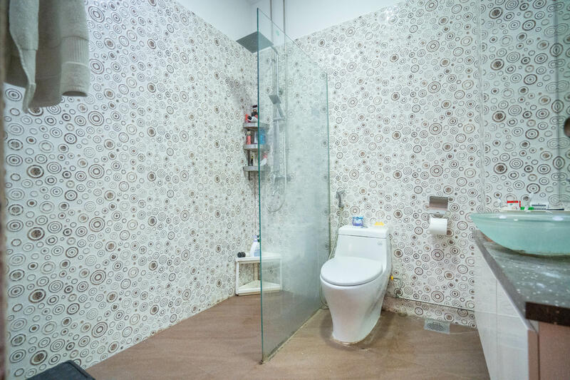 Common Bath (Second floor) 