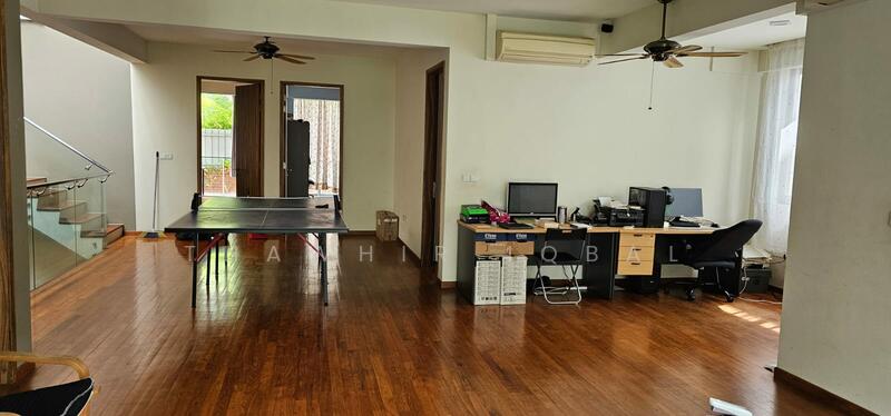 C.H.E.A.P Semi Detached at Sennett Road! $300psf below past transacted!, Sennett Road, 8 Bedrooms, 6,000 sqft, Semi-Detached House For Sale, by Thawhir Iqbal, 500039863 - Study - PropertyGuru.com.sg