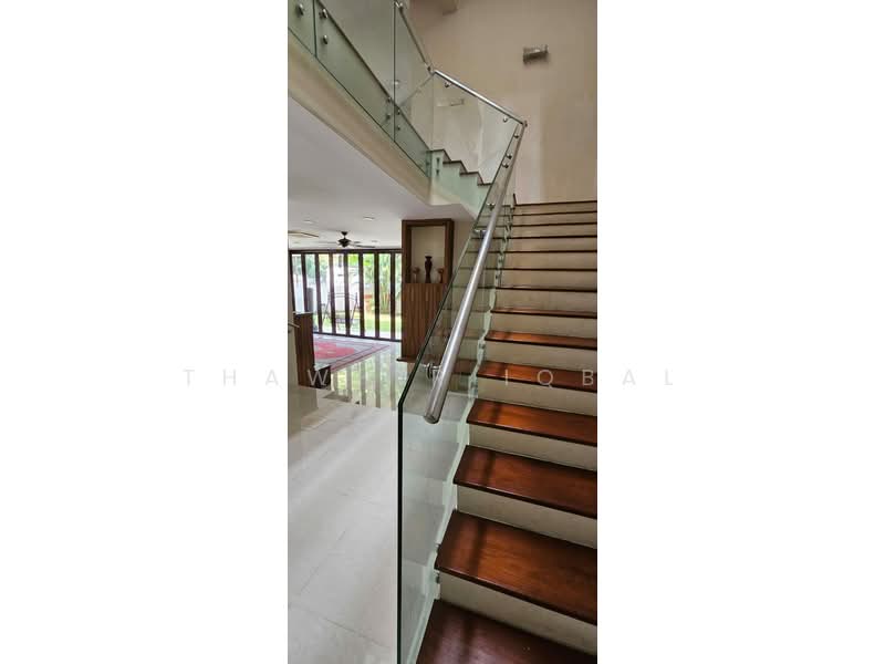 C.H.E.A.P Semi Detached at Sennett Road! $300psf below past transacted!, Sennett Road, Bedok / Upper East Coast, 8 Bedrooms, 6,500 sqft, Semi-Detached House For Sale, by Thawhir Iqbal, 500039863 - Living Room - PropertyGuru.com.sg