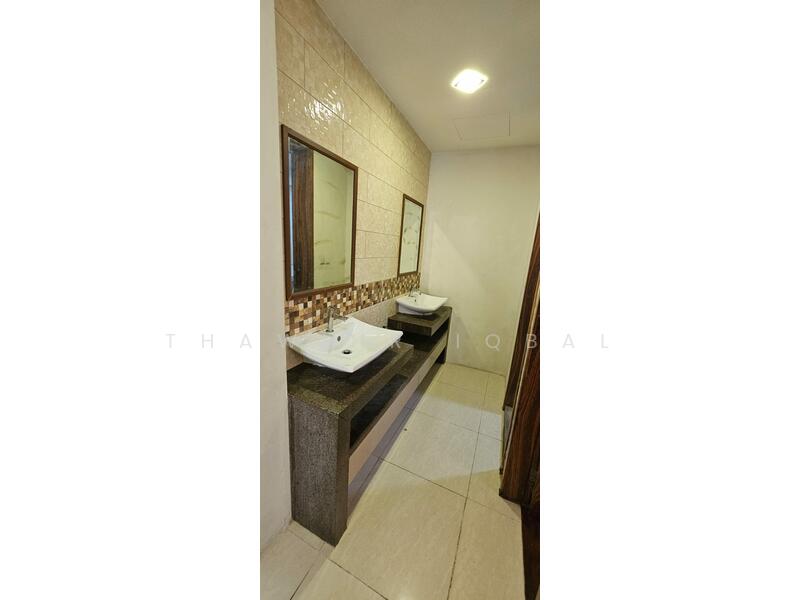 C.H.E.A.P Semi Detached at Sennett Road! $300psf below past transacted!, Sennett Road, 8 Bedrooms, 6,000 sqft, Semi-Detached House For Sale, by Thawhir Iqbal, 500039863 - Bathroom - PropertyGuru.com.sg