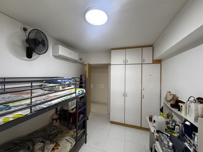 297 Yishun Street 20 HDB Flat For Sale at S$ 688,000 | PropertyGuru Singapore - Common Bedroom 2