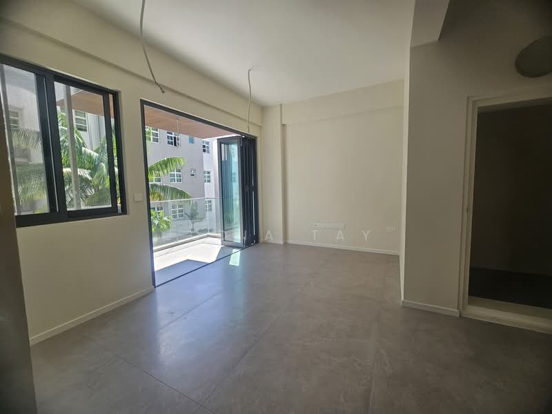 The Shorefront, 165A Jln. Loyang Besar, 3 Bedrooms, 926 sqft, Apartment For Sale, by Jodia Tay, 500039883 - Balcony - PropertyGuru.com.sg