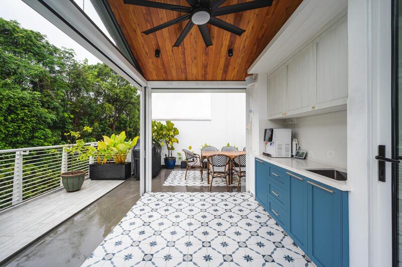 Binjai Crest Terraced House For Sale at S$ 3,398,000 | PropertyGuru Singapore - Balcony