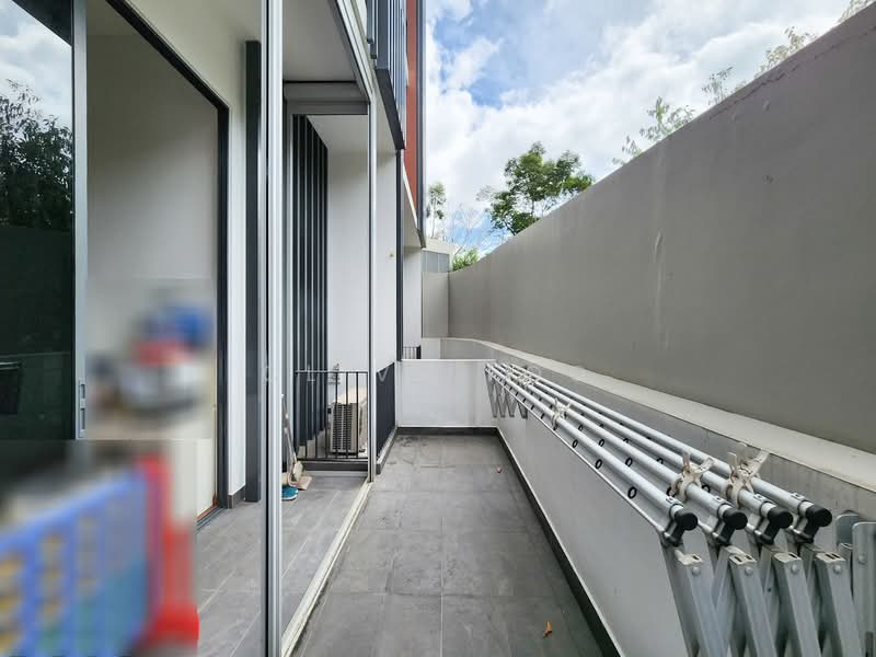 Junior Master Balcony with ZipTrak