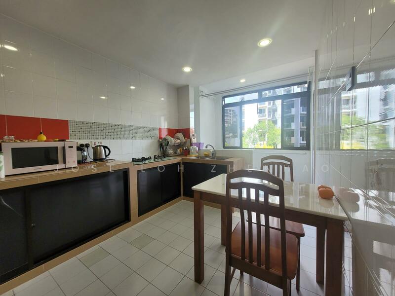 The Watercrest Condominium For Sale at S$ 1,400,000 | PropertyGuru Singapore - Kitchen