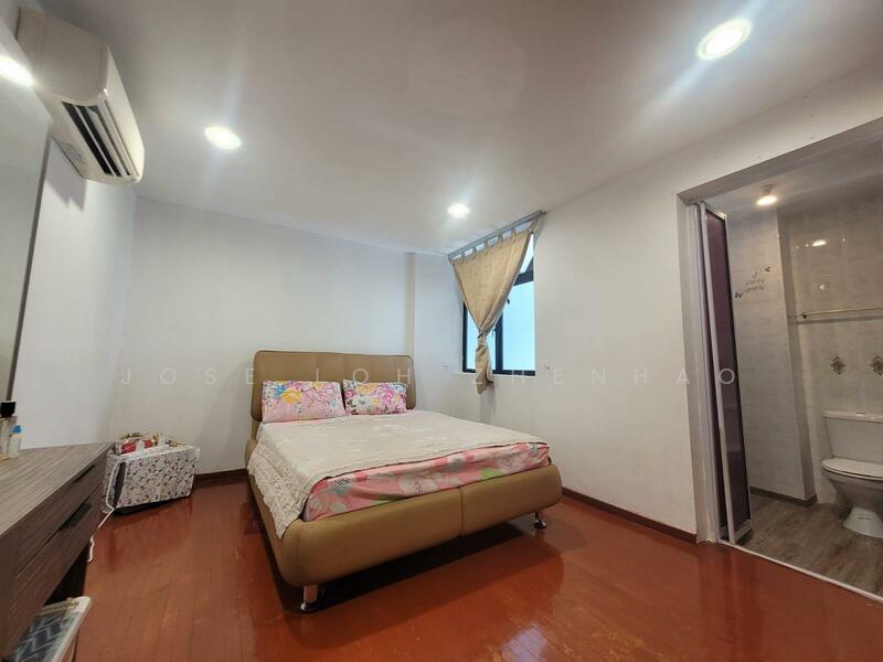 The Watercrest Condominium For Sale at S$ 1,400,000 | PropertyGuru Singapore - Bedroom