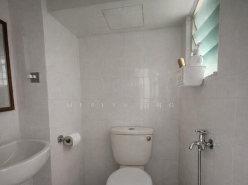 Melville Park Apartment For Sale at S$ 1,300,000 | PropertyGuru Singapore - Bathroom