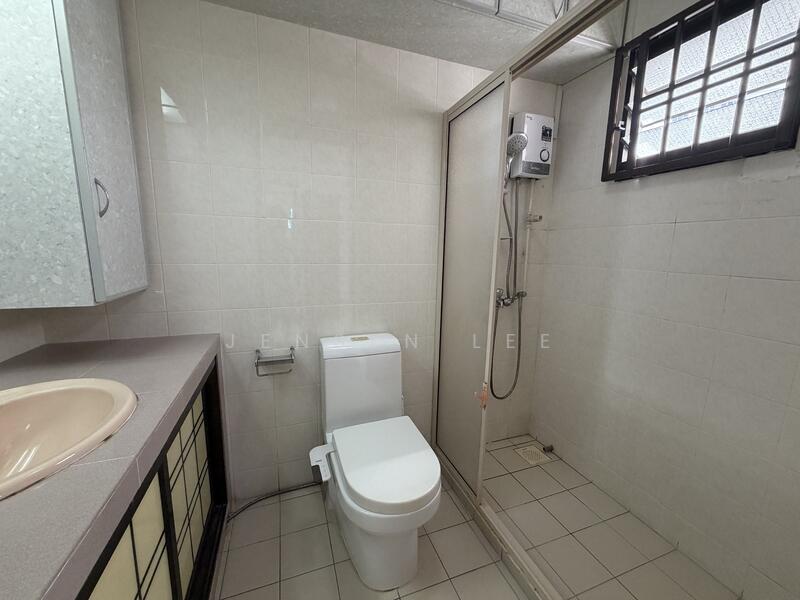 335 Sembawang Close HDB Flat For Sale at S$ 678,888 | PropertyGuru Singapore - Bathroom