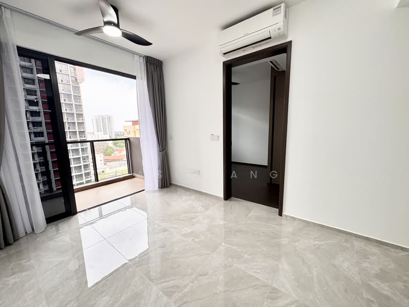 Spacious living and dining area