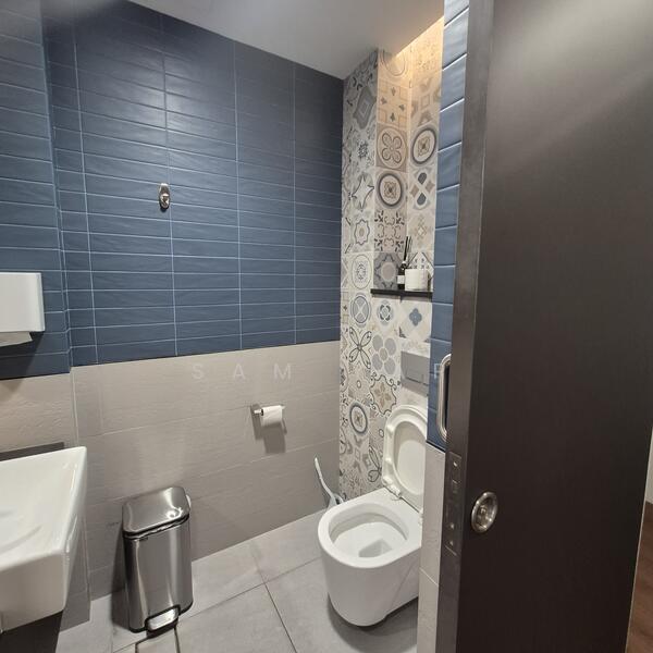 Hongkong Street office Shophouse for rent, 45 Hongkong Street, 1,425 sqft, Office For Rent, by Sam Yap, 500040088 - Bathroom - CommercialGuru.com.sg
