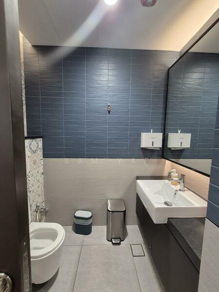 Hongkong Street office Shophouse for rent, 45 Hongkong Street, 1,425 sqft, Office For Rent, by Sam Yap, 500040088 - Bathroom - CommercialGuru.com.sg