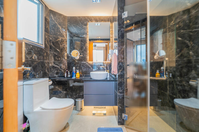 Water Place Condominium For Sale at S$ 2,700,000 | PropertyGuru Singapore - Bathroom