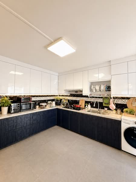 176 Lompang Road, 176 Lompang Road, 3 Bedrooms, 1,302 sqft, HDB Flat For Sale, by Claire C, 500040438 - Kitchen - PropertyGuru.com.sg