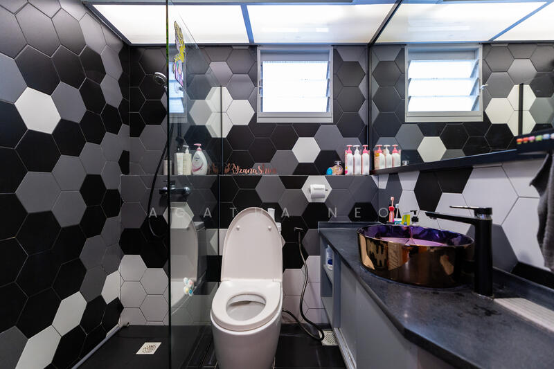 326C Anchorvale Road HDB Flat For Sale at S$ 699,999 | PropertyGuru Singapore - Bathroom