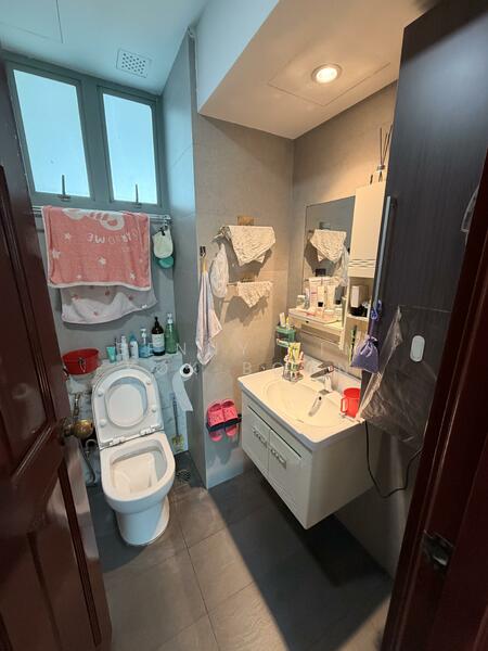 Master bedroom toilet 