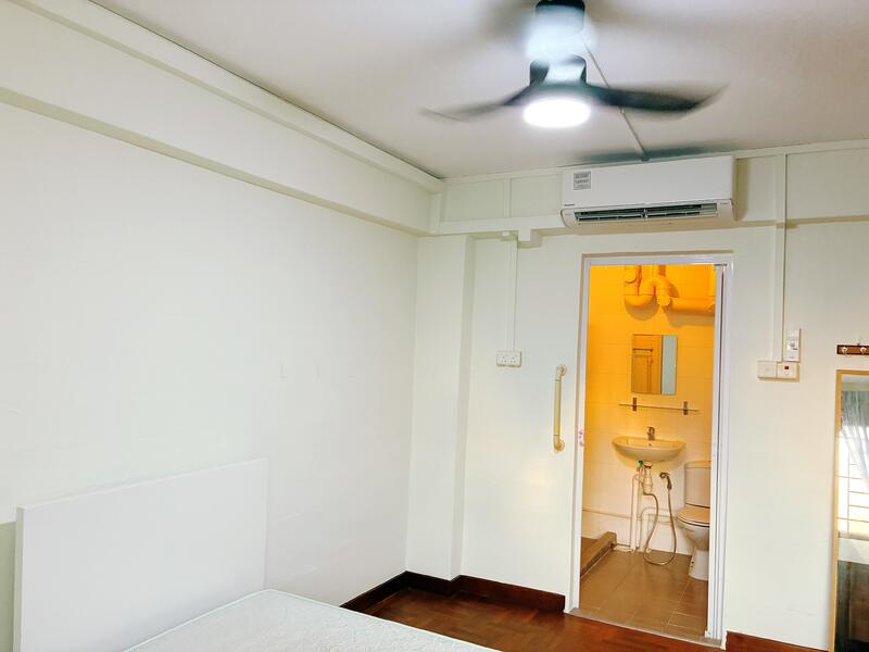 Cheap Master Bedroom Fully Furnished Immediate Includes Wifi and Utilities, , Room Rental, 250 sqft, HDB Flat For Rent, by Liz Weng, 500040513 - Bedroom - PropertyGuru.com.sg