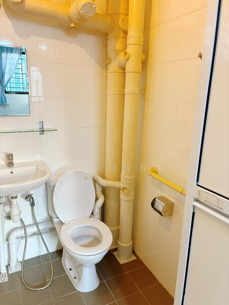 Cheap Master Bedroom Fully Furnished Immediate Includes Wifi and Utilities, , Room Rental, 250 sqft, HDB Flat For Rent, by Liz Weng, 500040513 - Bathroom - PropertyGuru.com.sg