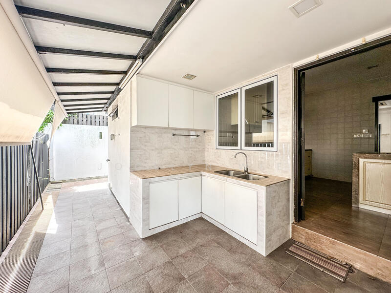 Lvl 1 - Wet Kitchen & Utility Area