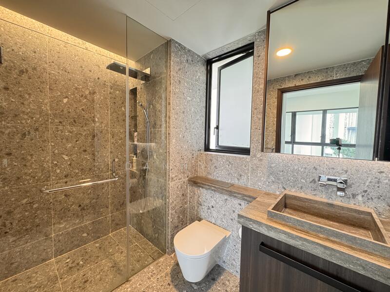 One Pearl Bank Condominium For Sale at S$ 2,300,000 | PropertyGuru Singapore - Master Bathroom
