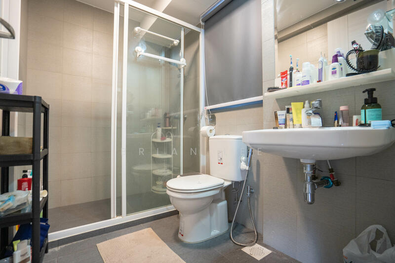 138B Yuan Ching Road HDB Flat For Sale at S$ 1,008,888 | PropertyGuru Singapore - Bathroom