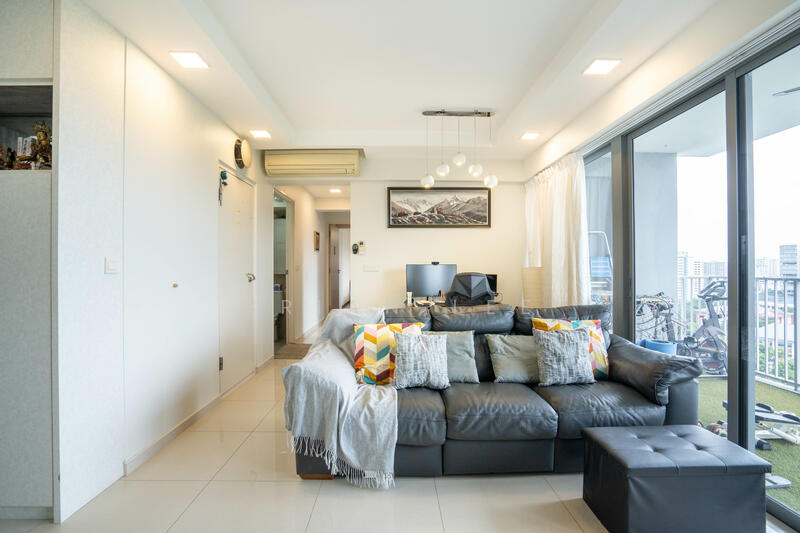 138B Yuan Ching Road HDB Flat For Sale at S$ 1,008,888 | PropertyGuru Singapore - Living Room