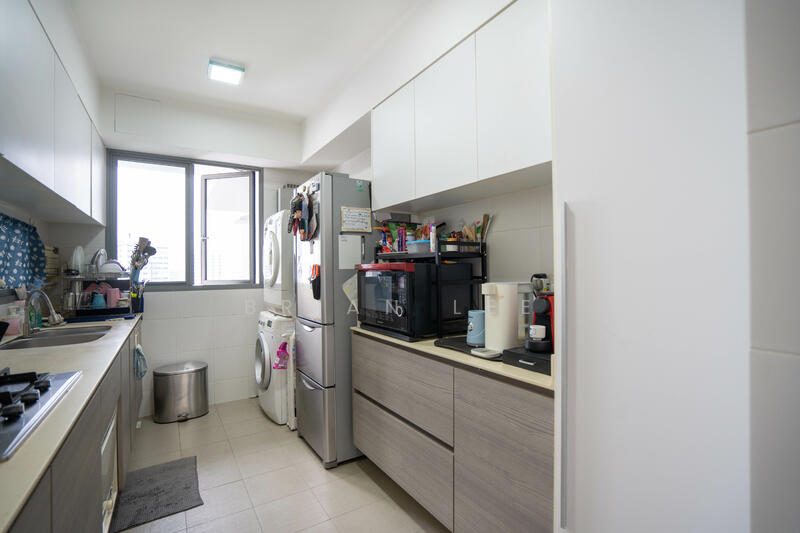 138B Yuan Ching Road HDB Flat For Sale at S$ 1,008,888 | PropertyGuru Singapore - Kitchen